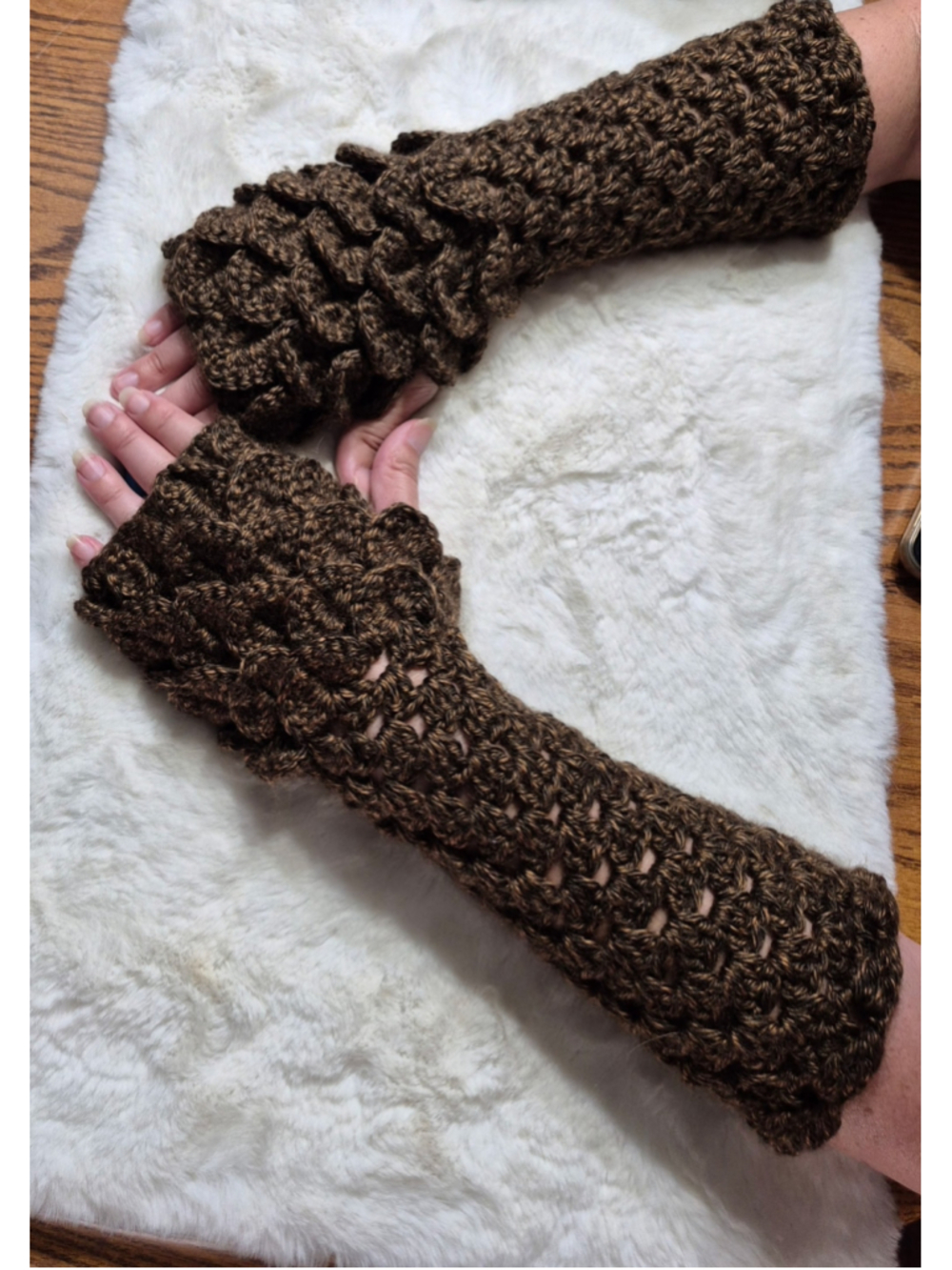Handmade Crocheted Fingerless Dragonscale/Leaf Gloves Heavyweight Marled Brown